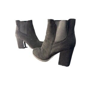 Wild Diva Black Faux Suede Chelsea Ankle Boots Block Heel Women’s Size 6.5 EUC